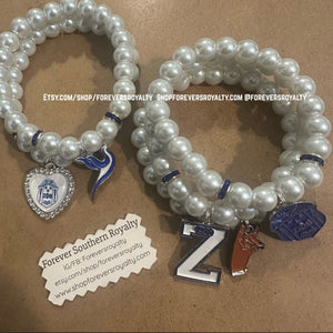 One Zeta pearl bracelet.