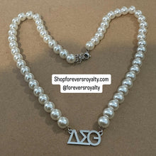 Load image into Gallery viewer, Delta Sigma Theta pearl necklace.
