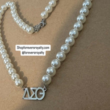 Load image into Gallery viewer, Delta Sigma Theta pearl necklace.