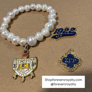 The Sigma pearl bracelet.