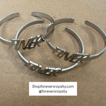 Load image into Gallery viewer, Silver Finer bangle bracelet.