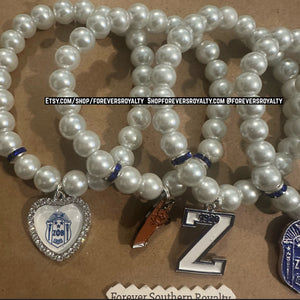 One Zeta pearl bracelet.