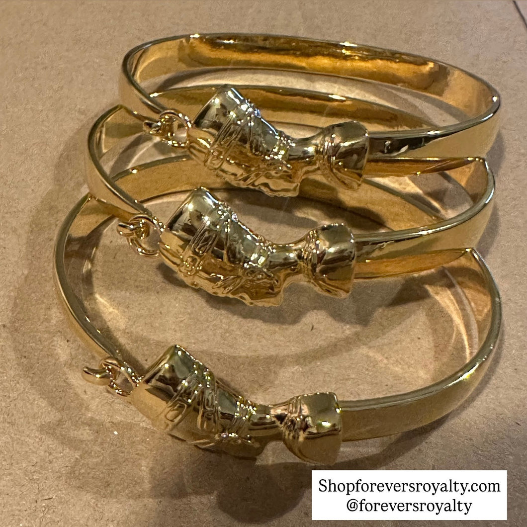 The gold Egyptian queen Nefertiti bangle