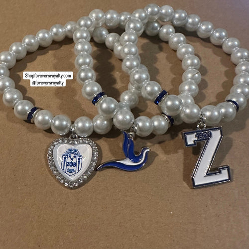 One Zeta pearl bracelet.