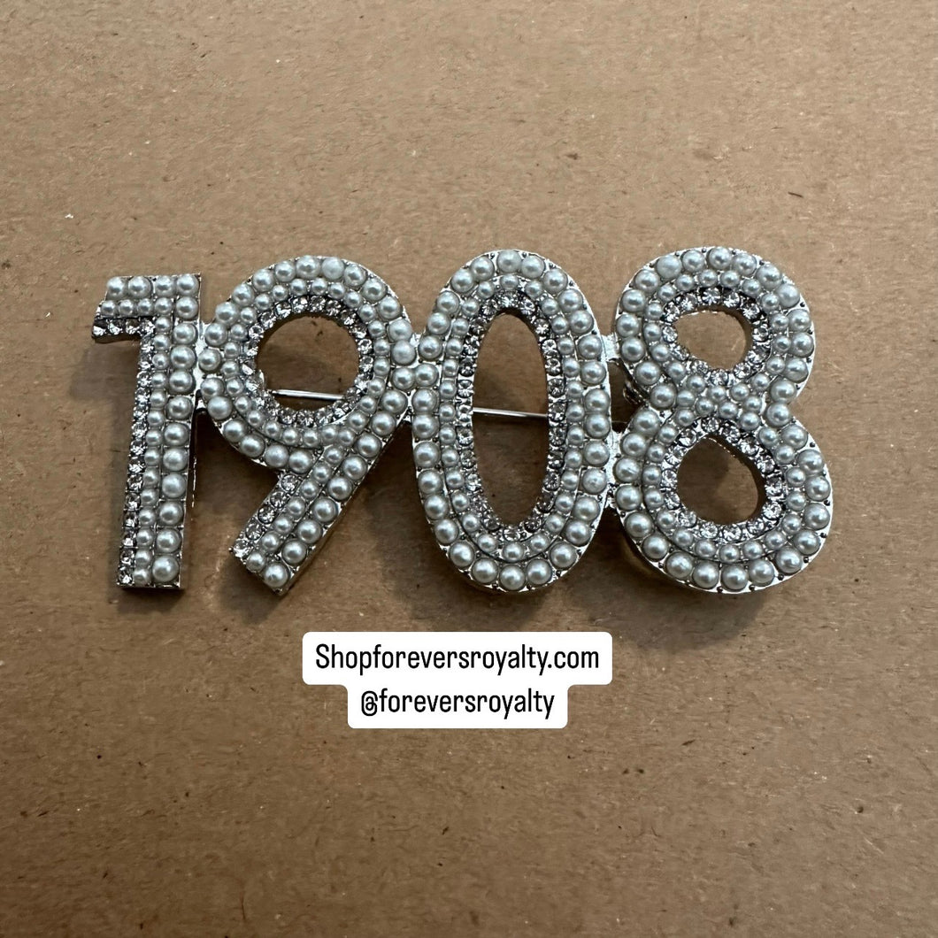 Pearl 1908 lapel pin