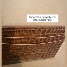 Load image into Gallery viewer, Leather Iota wallet.